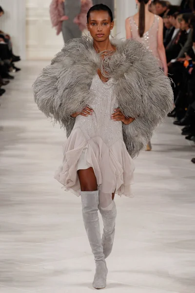Look 18